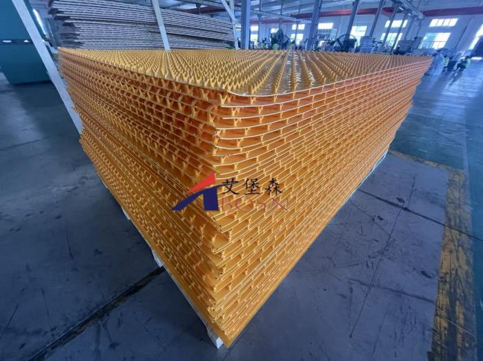 专为蓄水池、污水池等严苛环境使用：MCPE防水防腐衬片（HDPE锚固板）